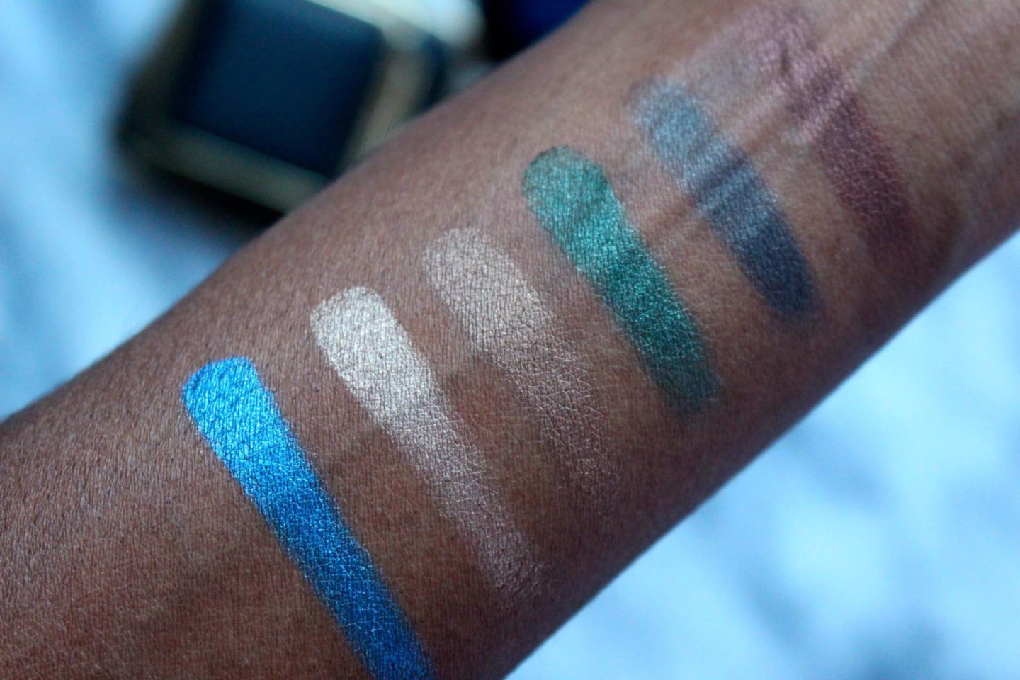 victoria-beckham-estee-lauder-eye-palette-swatches